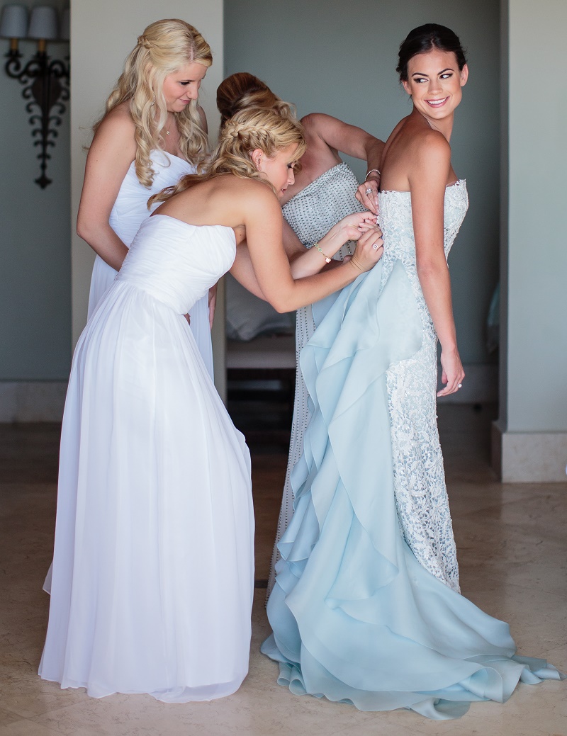 bride dressing with bridesmaids blue wedding gown elena damy mexico weddings