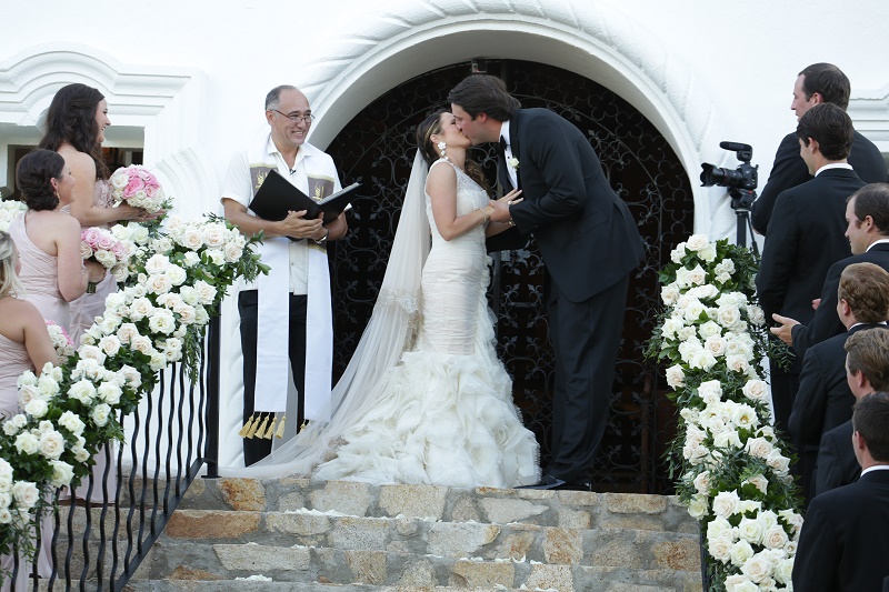 the kiss Cabo Weddings One and Only Palmilla Elena Damy Event Design Cabo Chris Plus Lynn Photo