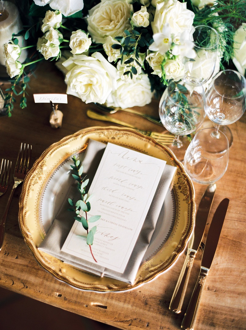 tablescape-gold-charger-olive-spring-white-and-green-floral-centerpieces-cabo-destination-weddings-elena-damy-floral-design-ashley-boshnick-photo