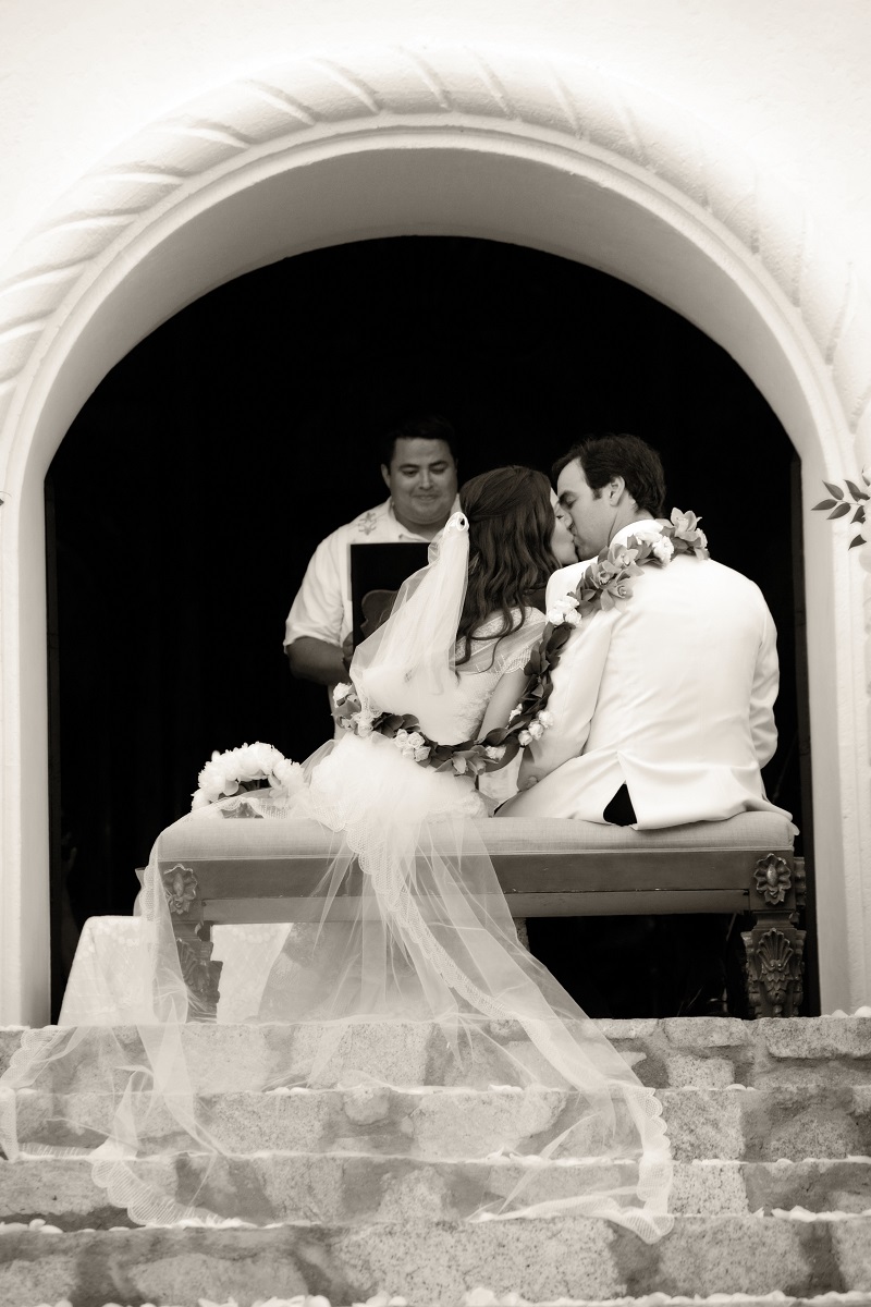 wedding kiss palmilla chapel ceremonies elena damy event planner