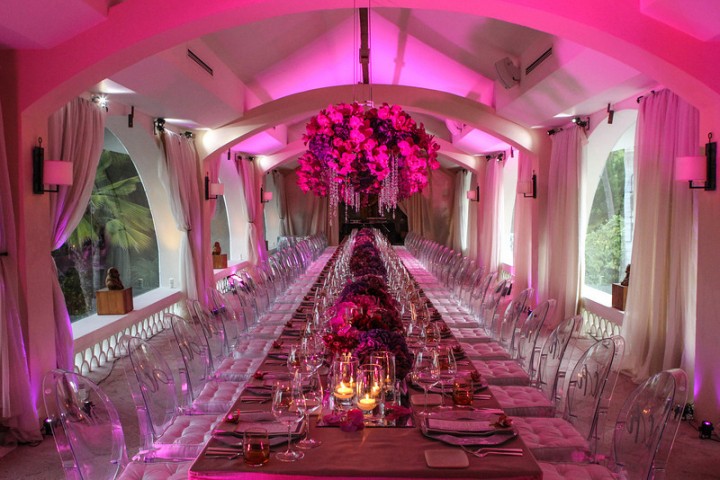 https://elenadamy.com/wp-content/uploads/2015/02/one-long-dinner-table-for-parties-elena-damy-wedding-planners-mexico-720x480.jpg