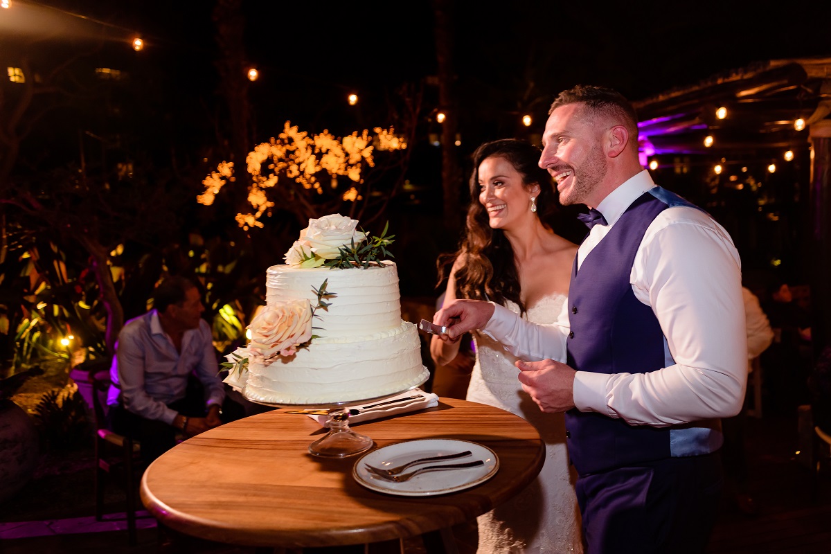 cake cutting esperanza weddings
